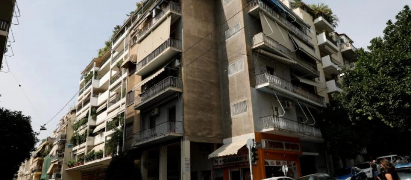 Εικόνες από την γιάφκα στο Κουκάκι: Βρέθηκαν εκρηκτικά, όπλα και σφαίρες - Έρευνες και σε σπίτια στα Πετράλωνα (φώτο)